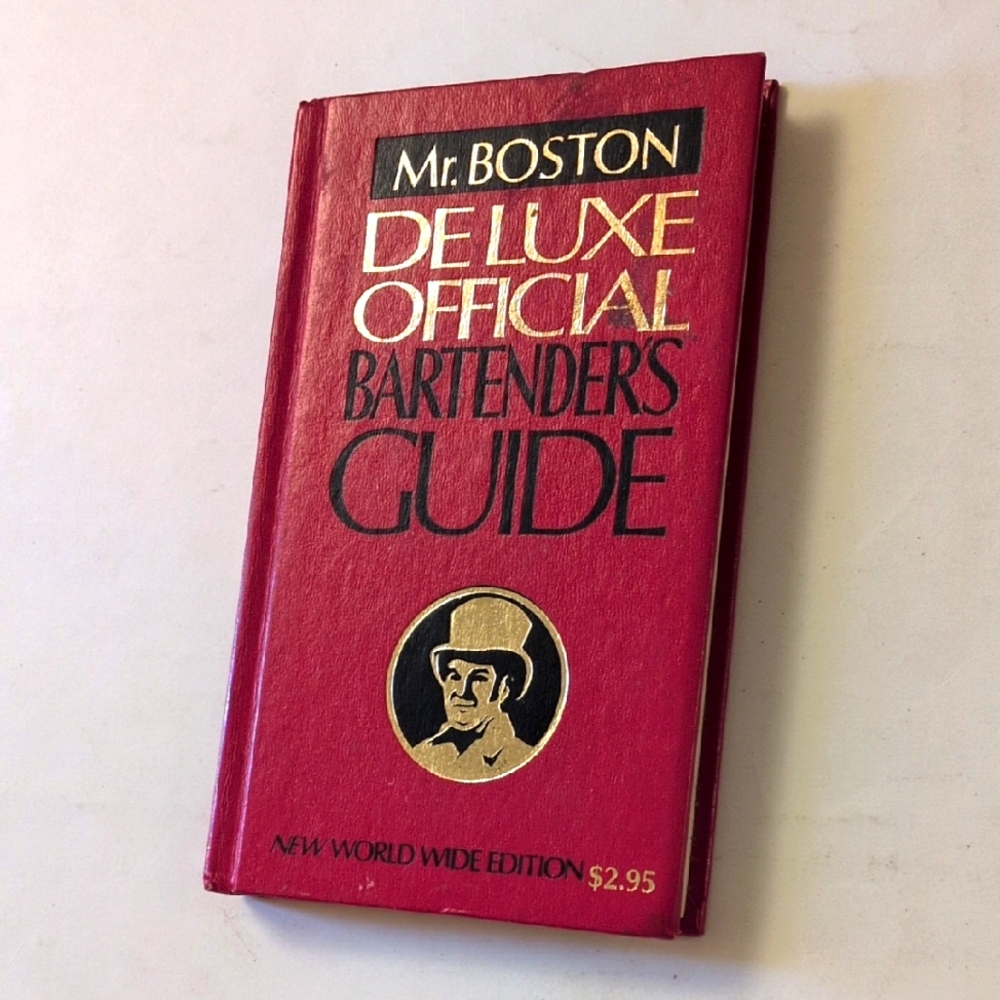 Mr. Boston Deluxe Official Bartender's Guide -  1979 vintage drinks guide